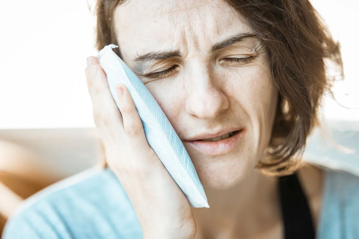 Cold compress first aid for a dental emergency before seeing an Oakville dentist